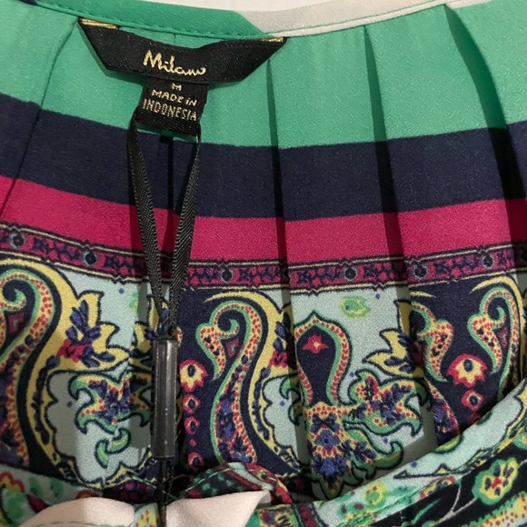 Womens top. NWT. Size M - Picture 2 of 3